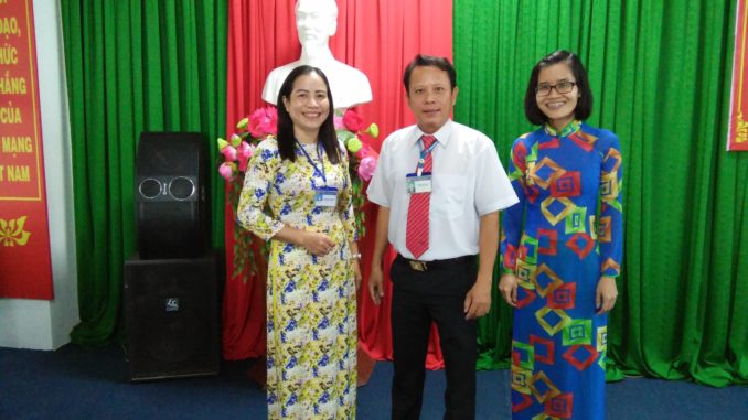 A group of people standing in front of a mannequinDescription automatically generated