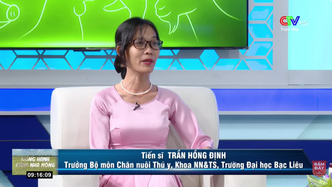 Ảnh có chứa Mặt người, trang phục, văn bản, ngườiNội dung do AI tạo ra có thể không chính xác.
