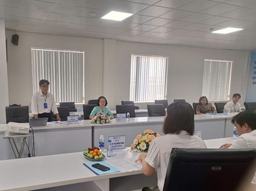 A group of people sitting at a tableDescription automatically generated